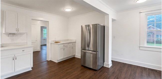 Building Photo - Charming Greenville Home