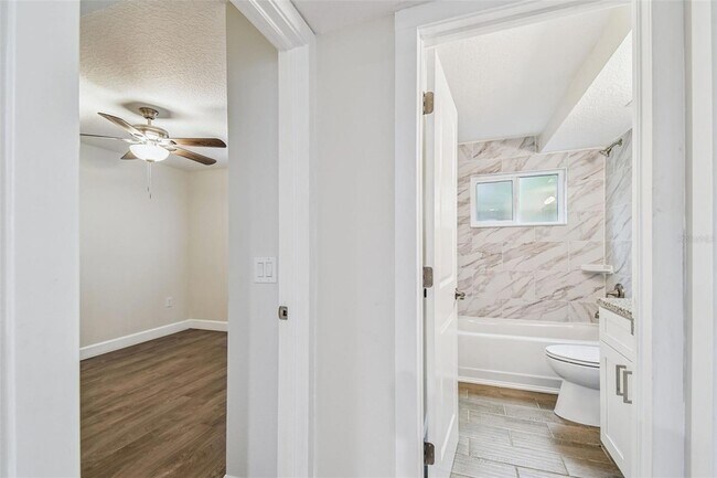 Building Photo - 650 E Tarpon Ave