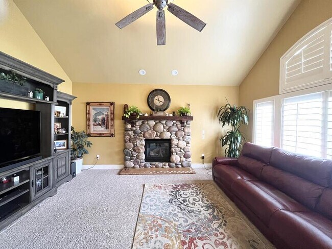 Building Photo - 2035 Quartzridge Dr