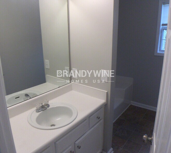 Building Photo - 1559 Ashford Ct