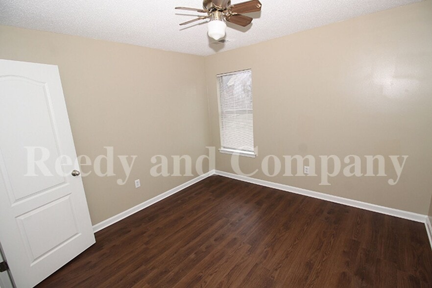 Building Photo - 6077 Wills Way Cir S