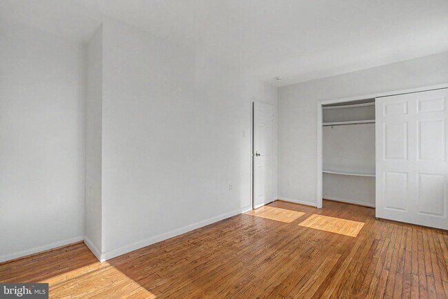 Building Photo - 915 N 6th St