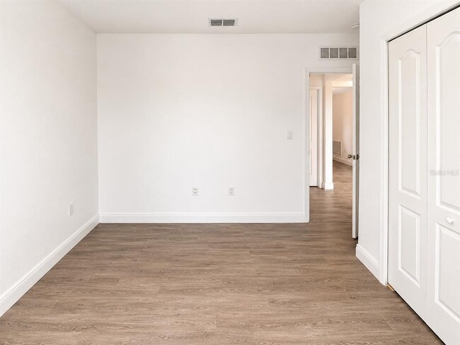 Building Photo - 410 Taft Dr