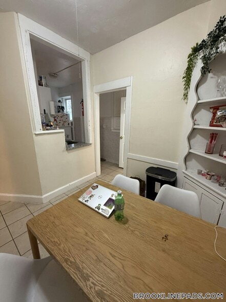 Building Photo - 322 St Paul St