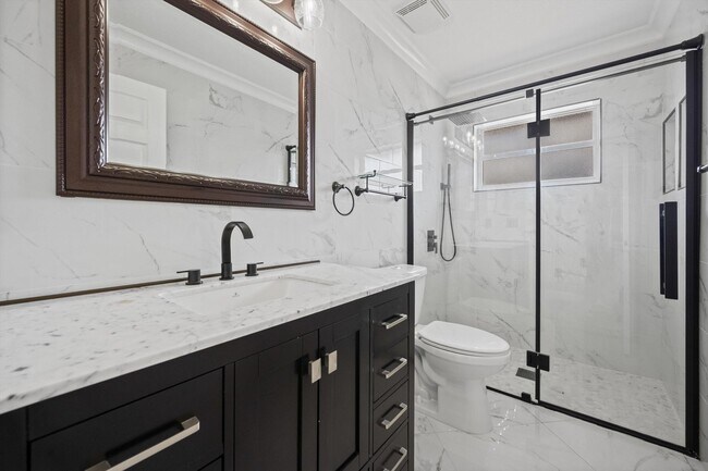 Building Photo - 5450 NW South Crisona Ct