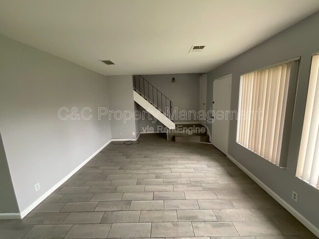 Building Photo - 292 Grecia Ct