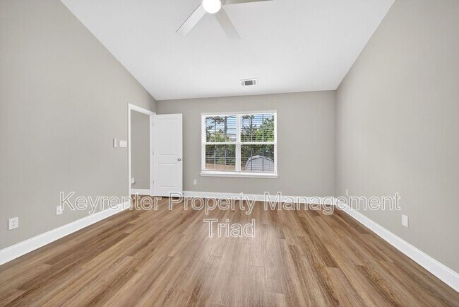 Building Photo - 1153 Hawick Dr