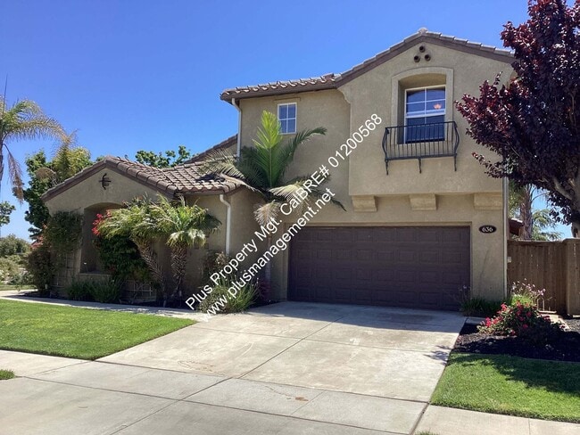 Primary Photo - Beautiful Large Two Story Home is Centrall...