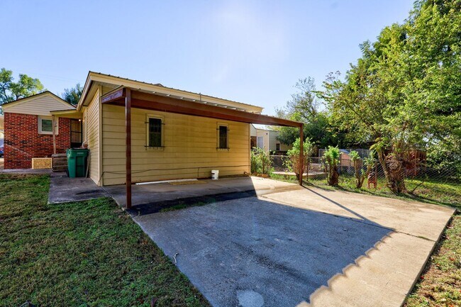 Building Photo - 3 Bed 2 Bath close to OU Med Center