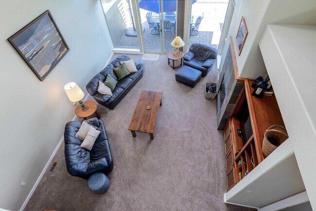 Building Photo - 10576 Village Loop