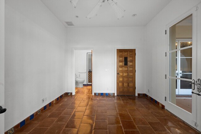 Building Photo - 240 N Ocean Blvd