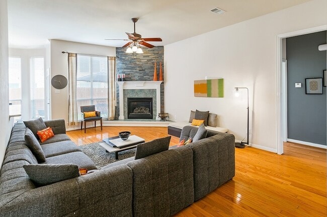 Building Photo - 7712 Brookview Ct