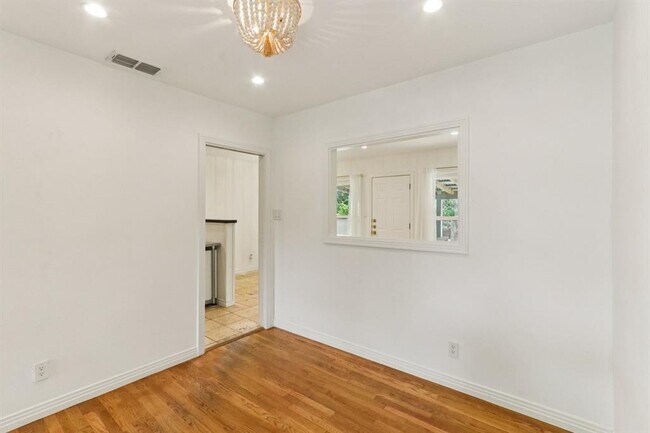 Building Photo - 1303 Morrow St