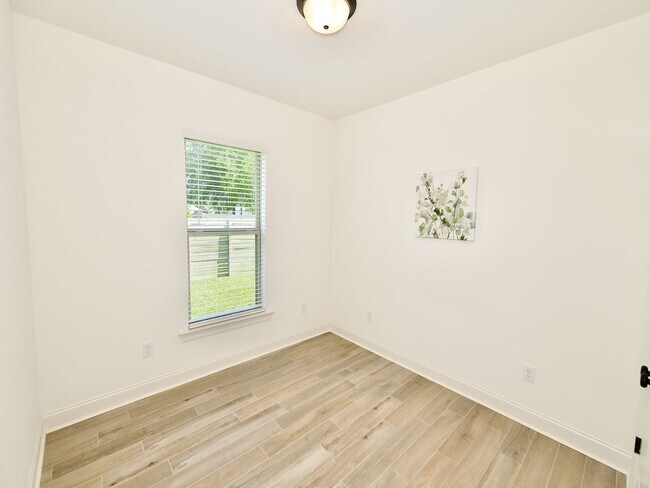 Building Photo - Gorgeous property in the highly sought aft...