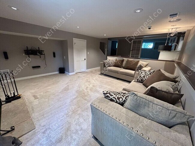 Building Photo - 4891 W Chippewa Dr