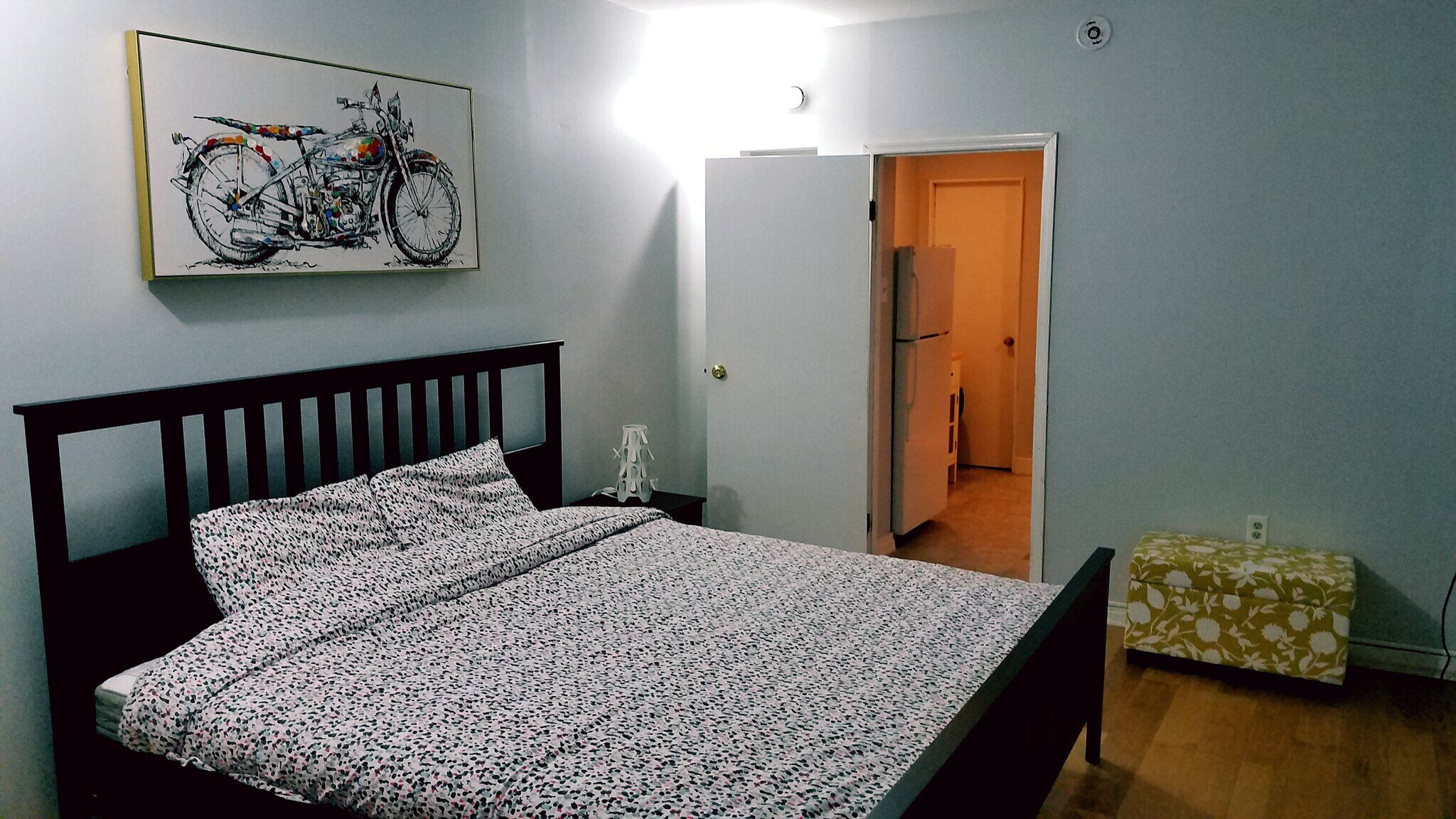 Bedroom, pictured with King Size bed - 522 N 15th St