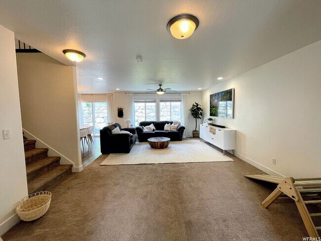 Building Photo - 616 W 4050 N