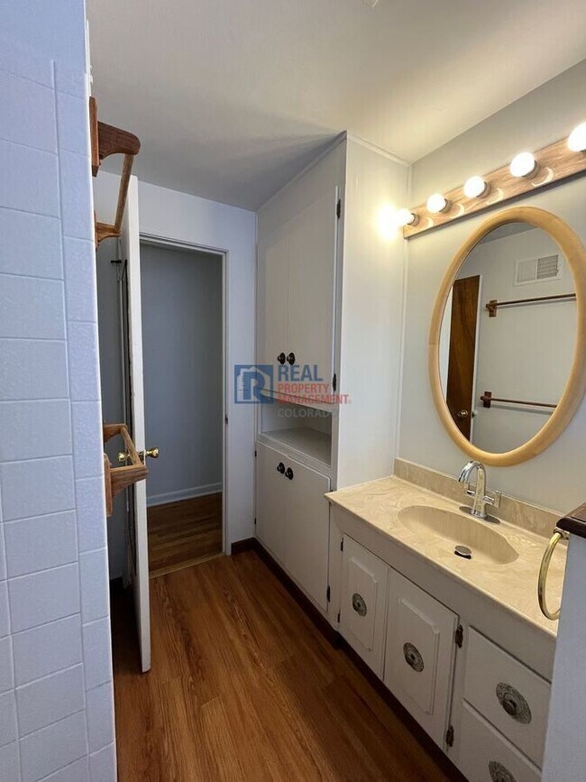 Building Photo - 865 Balsam St