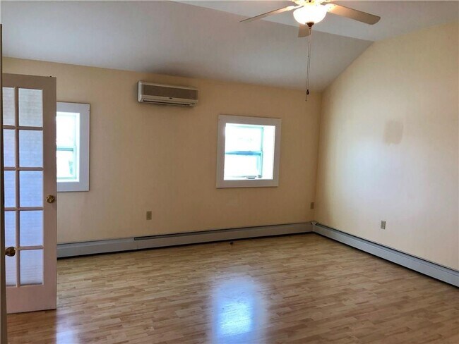 Building Photo - 16 Clearview Ave