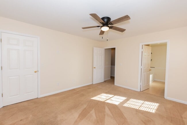 Building Photo - MOVE-IN READY $300 off first month