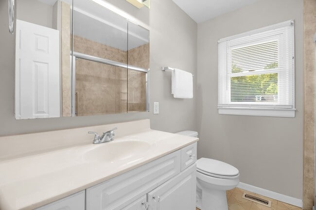 Building Photo - Cute 3 bedroom, 1 bathroom in High Point