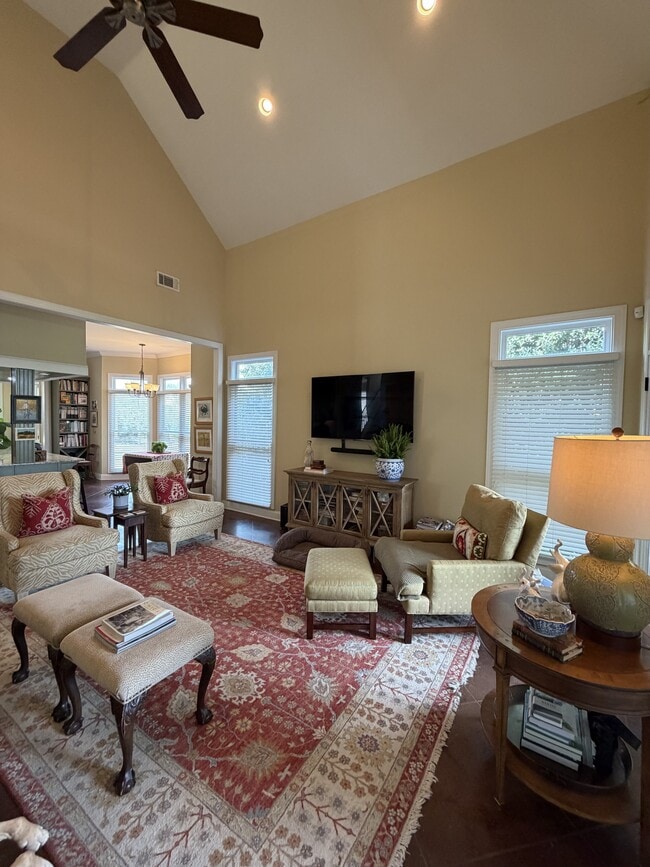 Building Photo - 424 Northpointe Lake Dr