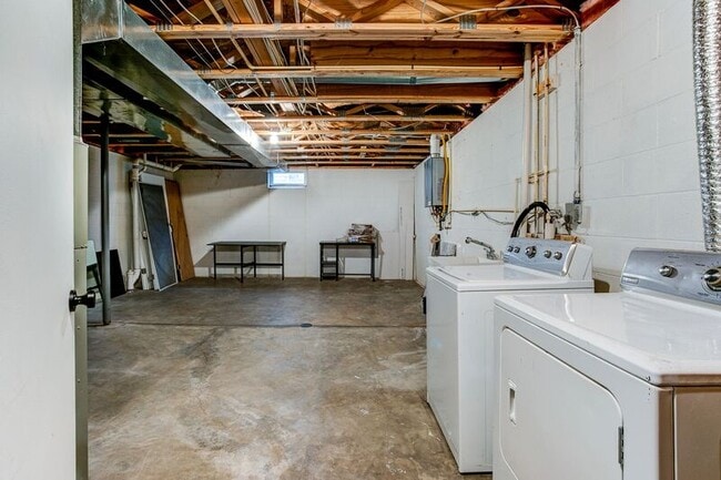 Building Photo - 8573 Olenbrook Dr