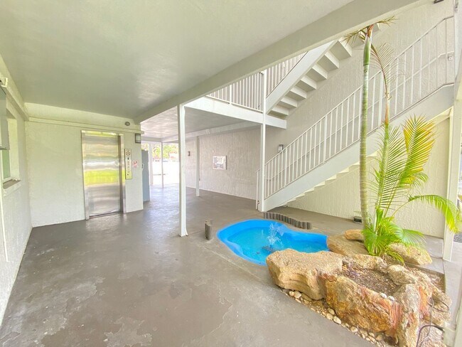 Building Photo - 320 Lakeview St