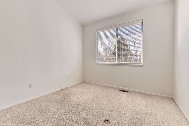 Building Photo - Spacious 4 Bed/ 3 Bath Home with Finished Basement