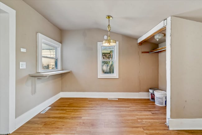 Building Photo - 537 Maumee Ave