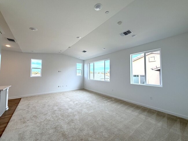 Building Photo - Brand New Construction in River Terrace Development!