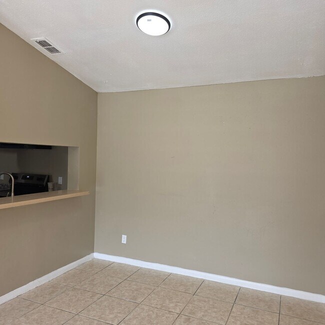 Building Photo - 5207 Via Hacienda Cir