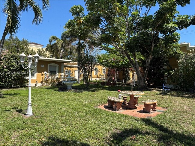 Building Photo - 1715 Lincoln St