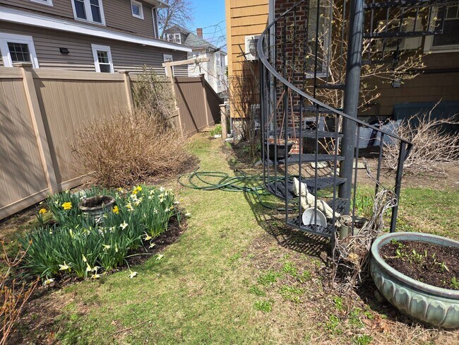 Building Photo - Comfortable 3-Bedroom Living with Outdoor Retreat in Brighton