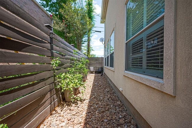 Building Photo - 1413 Whispering Pines Dr