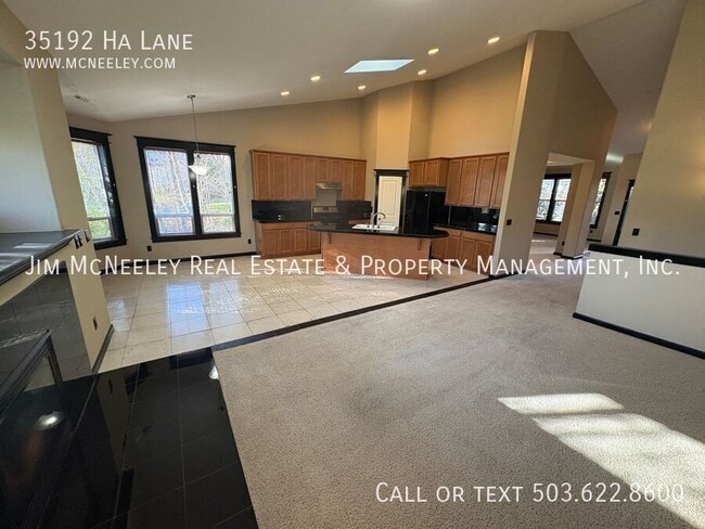 Building Photo - 35192 Ha Ln