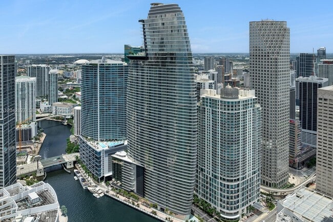 Building Photo - 300 Biscayne Blvd Way