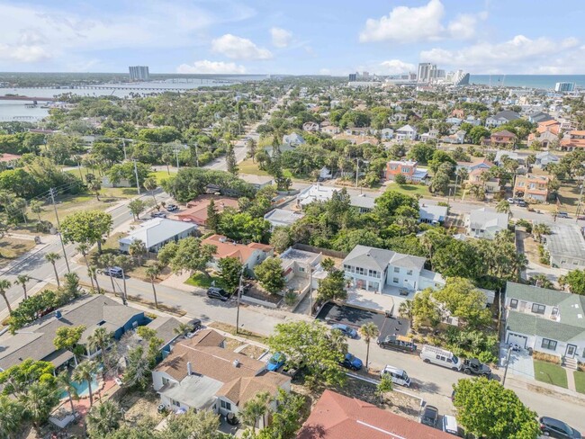 Building Photo - Renovated Spanish-Style 2/1 Beach Bungalow...