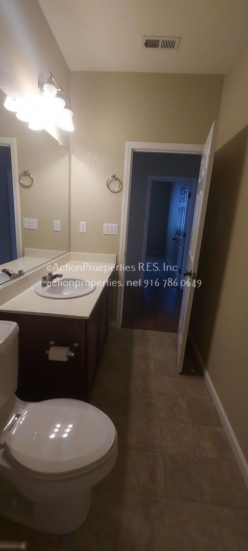 Building Photo - West Park -3 Bedroom, 2 Bath,  Single Stor...