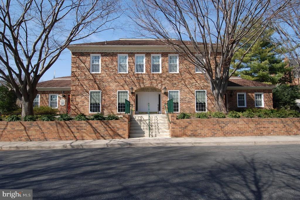 Building Photo - 11415 Commonwealth Dr
