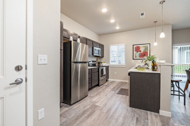 Building Photo - Wilson Creek Townhomes - Move In by 7/31 a...