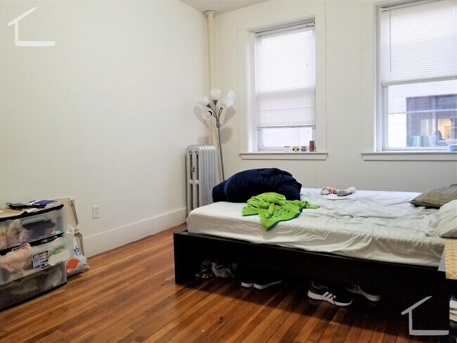 Building Photo - 9/1 Packard's Corner 4BR w/updated kitchen, heat inc!