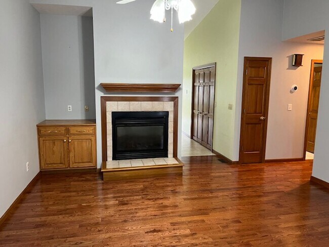 Primary Photo - Three bedroom home in Rochester School Dis...