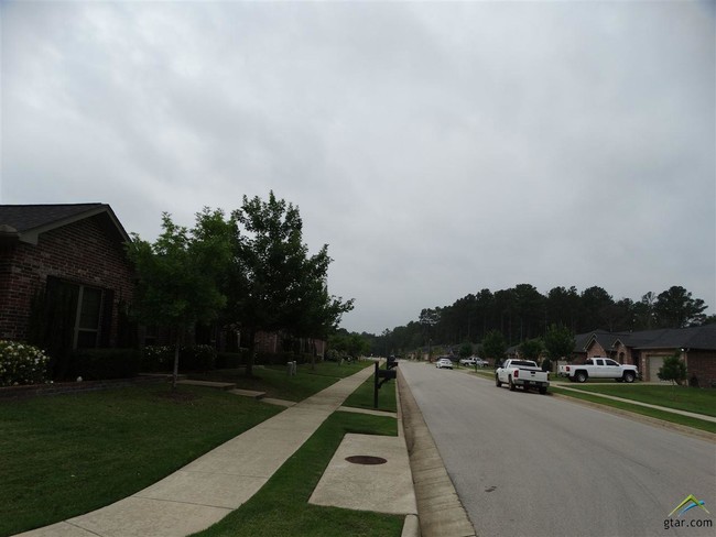 Building Photo - 5056 Shiloh Village Dr