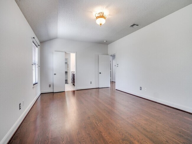 Building Photo - 8605 Treasure Cove