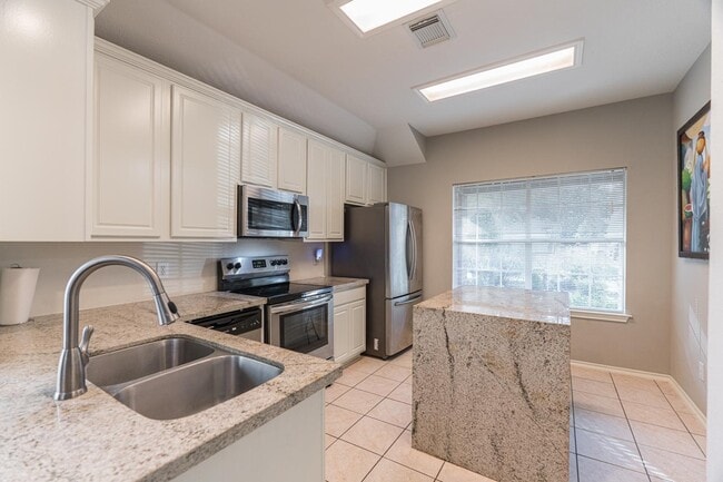 Building Photo - 46 S Wynnoak Cir