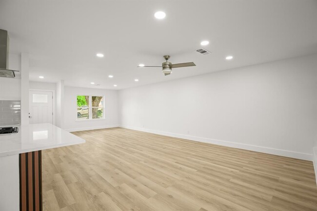 Building Photo - 9006 Lodge Ct