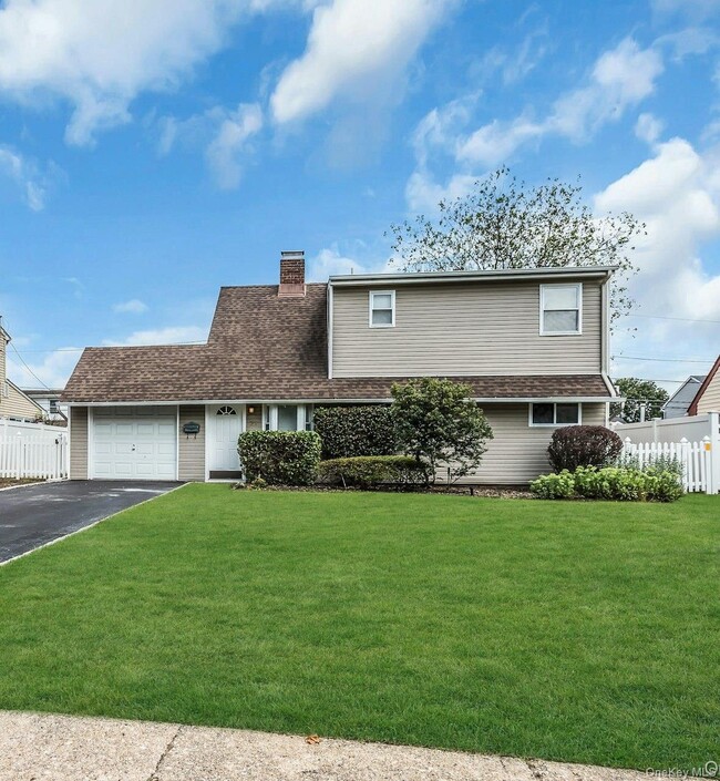 Primary Photo - 27 Apollo Ln