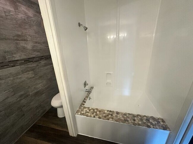 Building Photo - 4216 Lake Underhill Rd