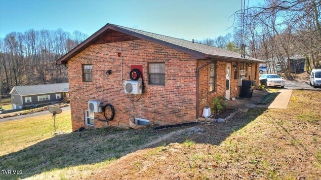 Building Photo - 241 Parker St